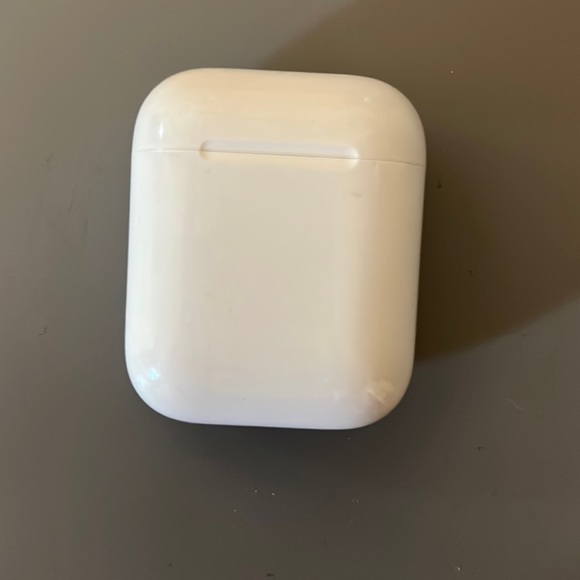 selling second generation airpods
